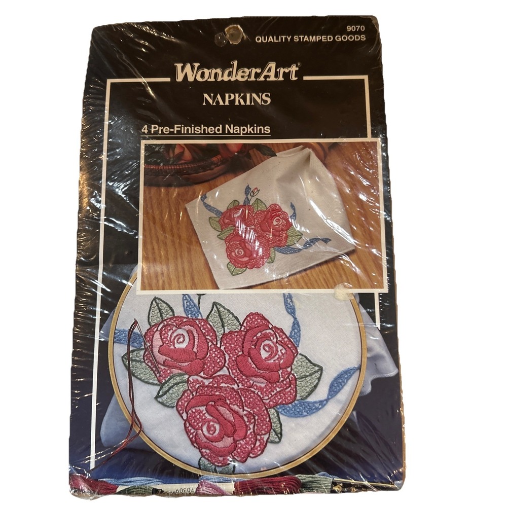 Wonder‎ Art Napkins 4 Pre-finished Napkins Rose Lattice 13x13 #9070